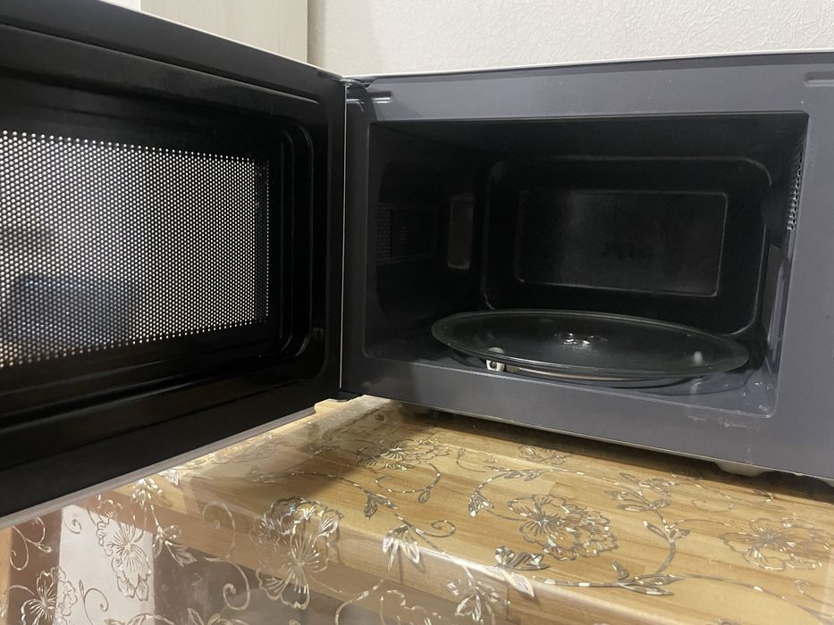 Продам микроволновку Midea