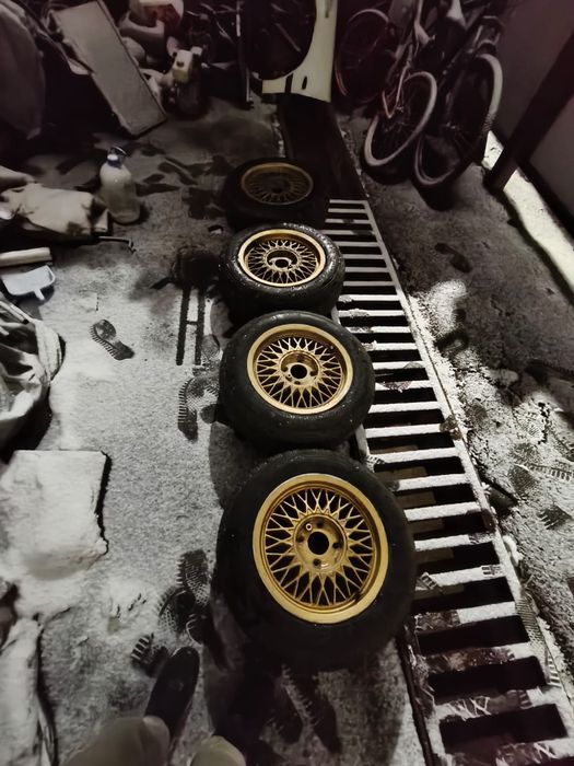 Продам шины почти новые