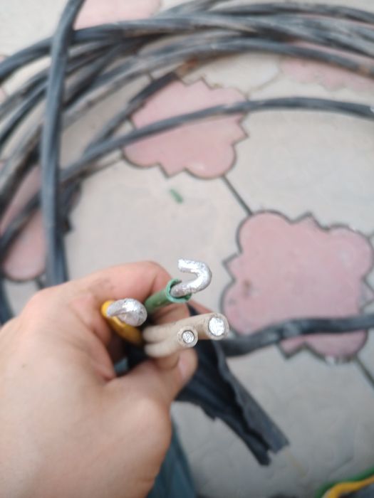 Кабель куски примерно 20м