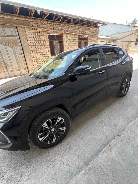 Chevrolet Tracker 2 rangi qora 2024-yil Oktyabr oy