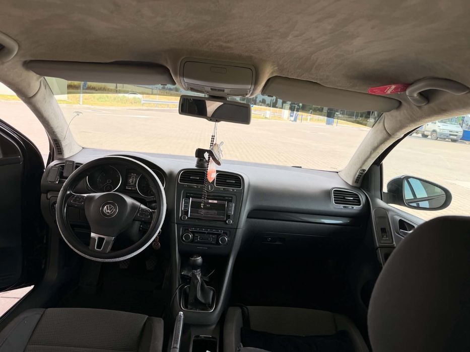 Golf 6 An 2011 Motor 1.6 diesel Manual Revizie făcută recent Distribuție făcută în martie  Ac funcțional Preț în euro