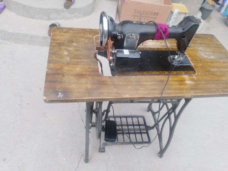 Машинка швейная с мотором