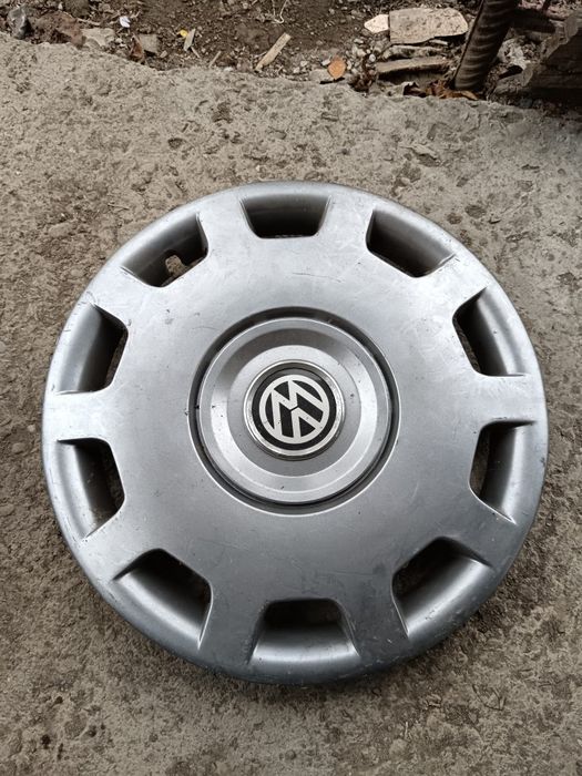 Vând capace originale Vw pe 15 inch.