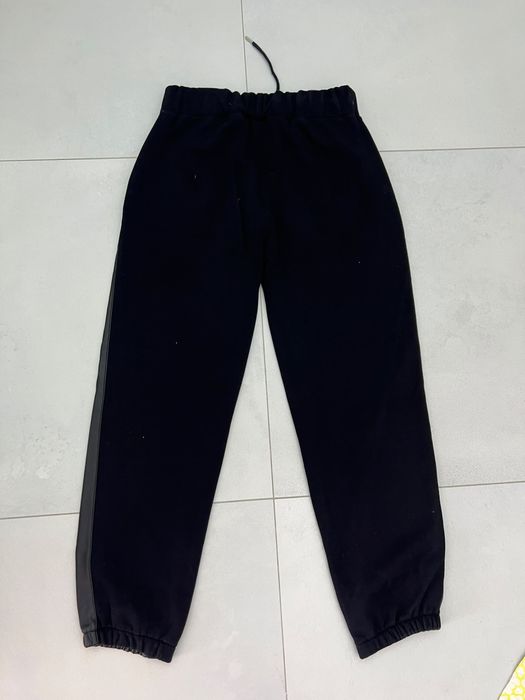 Vand pantaloni sport pentru femei