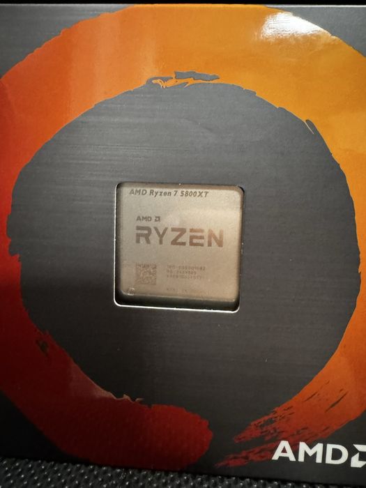 Ryzen 5800 xt  procesor amd nou sigilat cu cooler