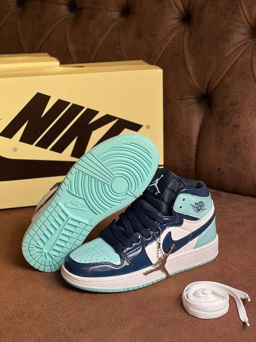 Nike Jorden  calitate foarte bună