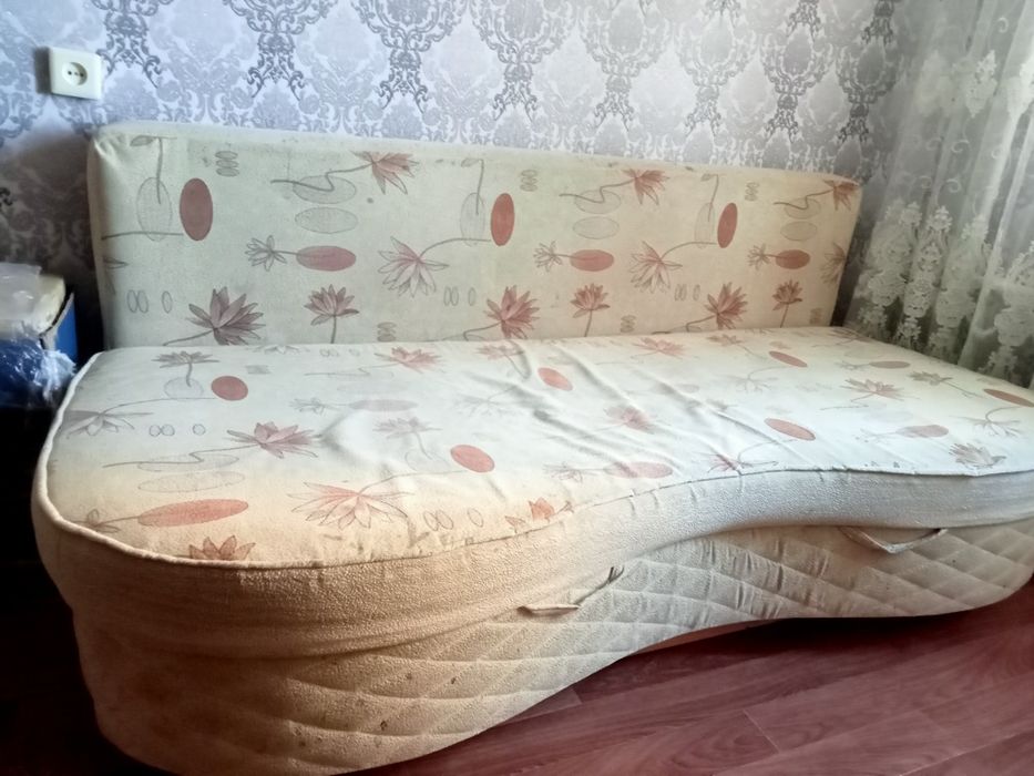 Срочно продам диван софа 15000 ,есть торг