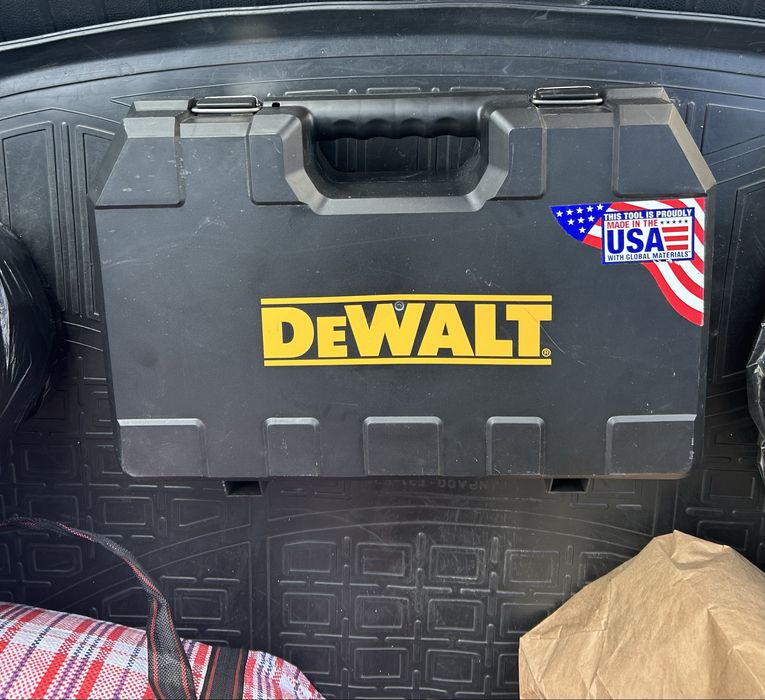 Продам шуруповерт DeWALT 20V