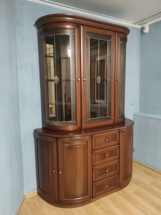 Продам шкаф-буфет.