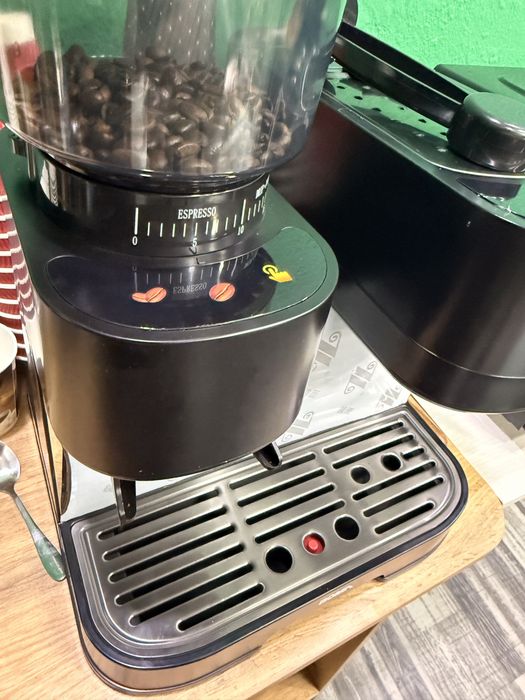 Продам кофе машину рожковую фирмы BOMA