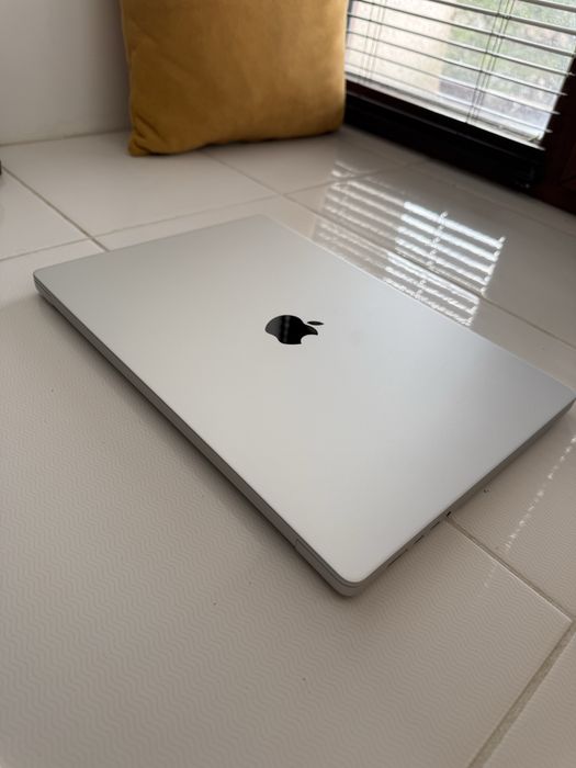 Apple Macbook Pro 16 inch M2 Pro