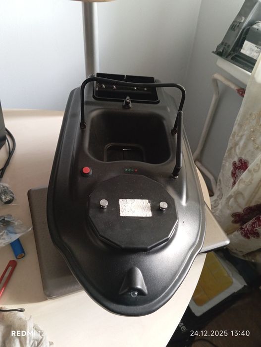 Прикормочный кораблик лодочка