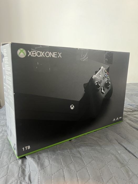 xbox one X + 2 controlere