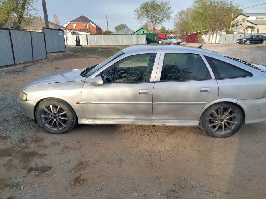 Автомобиль опель вектра
