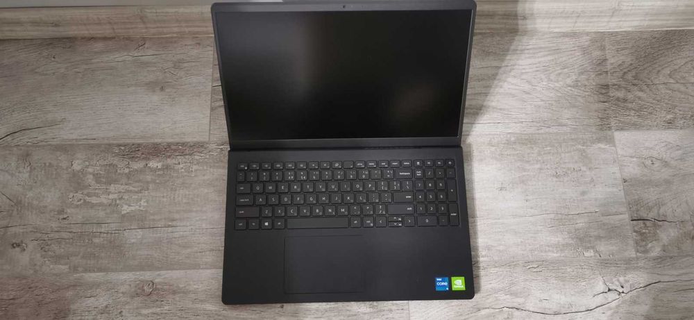 Dell Vostro 15 3510 със включена охлаждаща подложка DeepCool