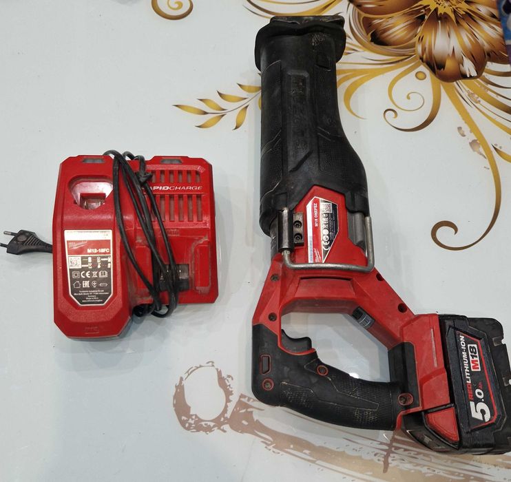 Milwaukee  саблен трион M18 FSZ