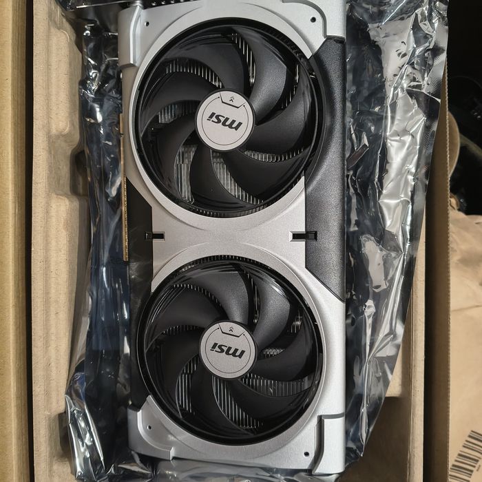 vand placa video rtx 5060ti 8gb gddr7 full box la cutie