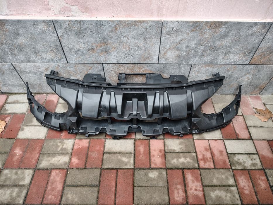 Vând grila bara fata Renault Fluence 2011