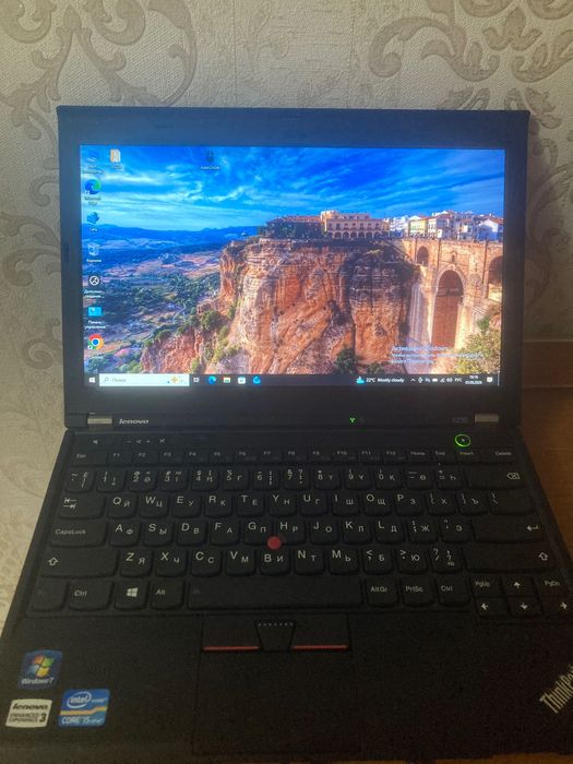Ноутбук Lenovo                 .