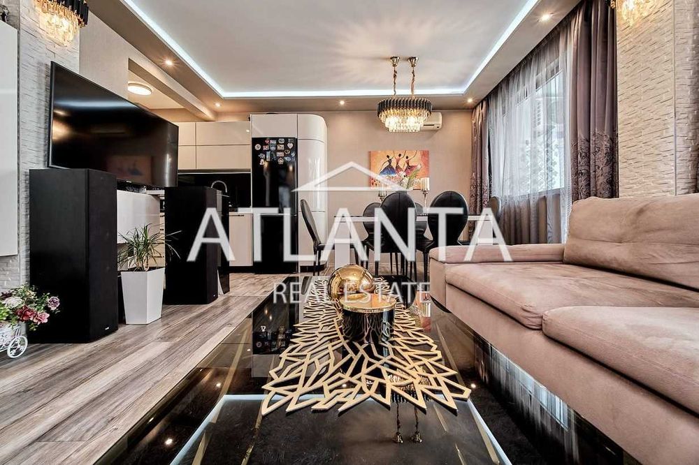 Продава се Тристаен апартамент в Варна, Цветен квартал - 106 кв.м за 2340 €/кв.м - Снимка #2