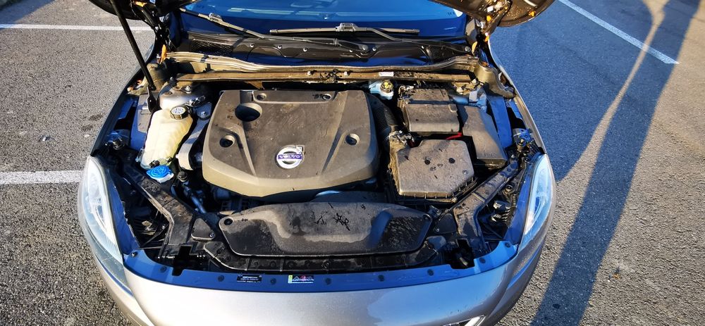 Volvo v40 2.0d D4 190cp euro5 panoramic  unic proprietar Înmatriculat