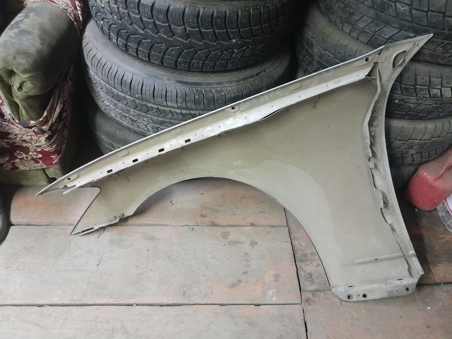 Продам оригинальное крыло на мерседес 221 S class