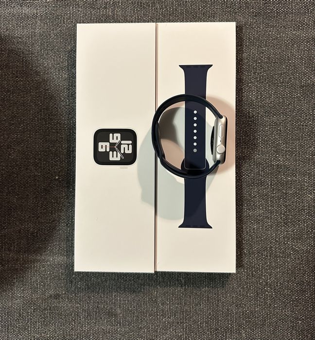 Apple Watch  SE  ( Gen 2)  44 mm  GPS  Silver