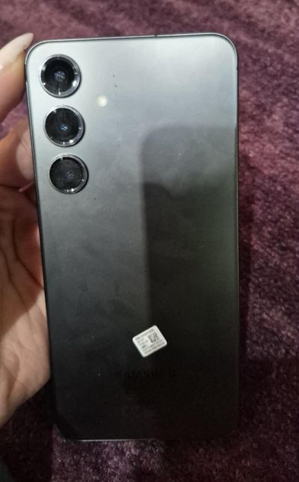 Продавам Самсунг S24+