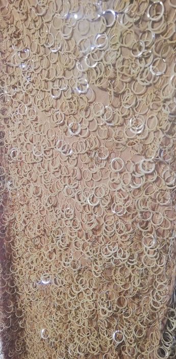 Rochie de seară din mătase naturală cu aplicații de paiete.