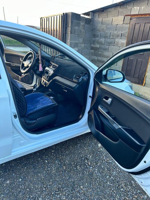 Продам машину Киа механика