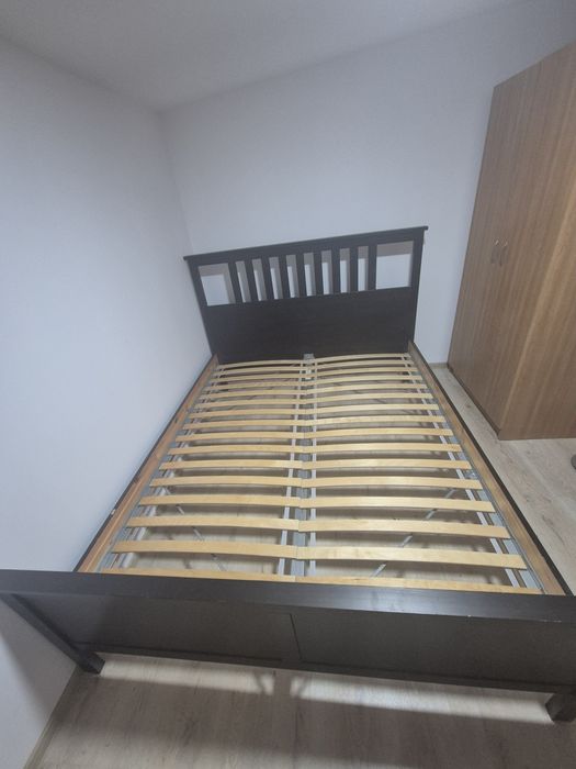 Pat de lemn de 2 persoane