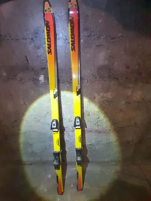 Ски с автомати, щеки и ски обувки