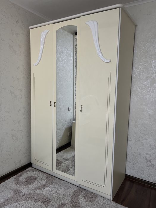 Продам спальный гарнитур