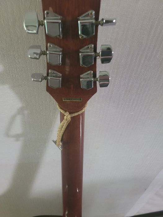 Продам гитару. Б /У