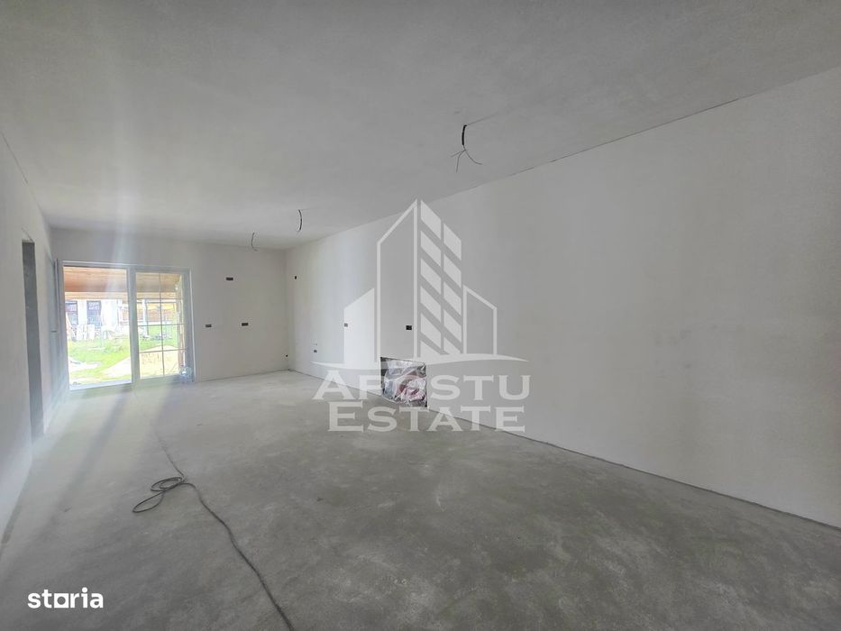 Jumatate de duplex pe parter cu 4 camere si 2 bai, Sag