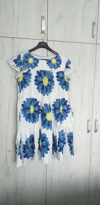 Дамски рокли и жилетки. Всяка на цена от  30 до 80лв.