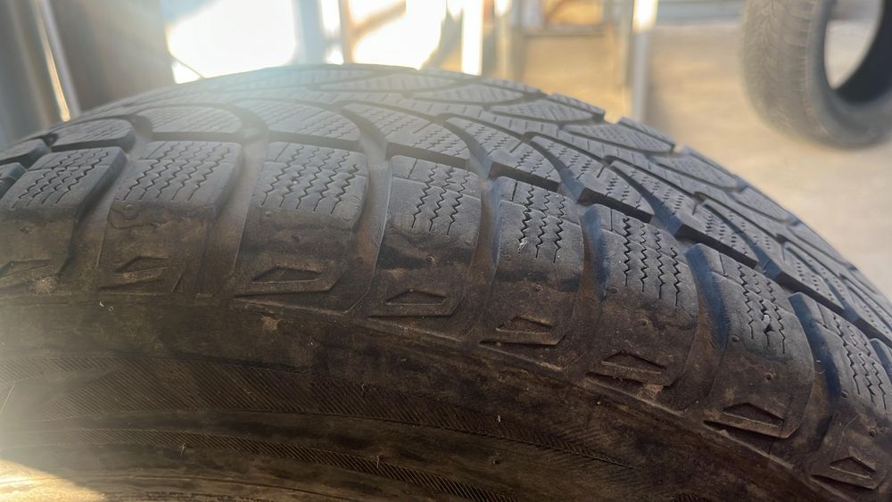 Bridgestone Blizzak 235/60 R18  зимние шины