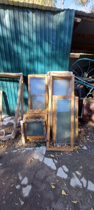 Ағаш терезелер рамасымен