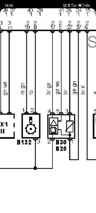 Автоэлектрик в гараже