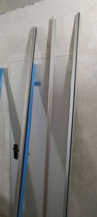 Дръжки за гардероб 250см