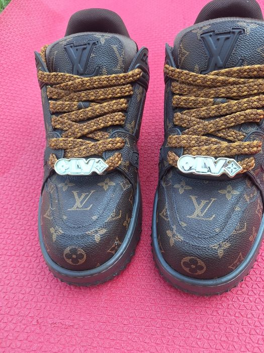 Pantofi Luois Vuitton nr 43 pret 499 euro