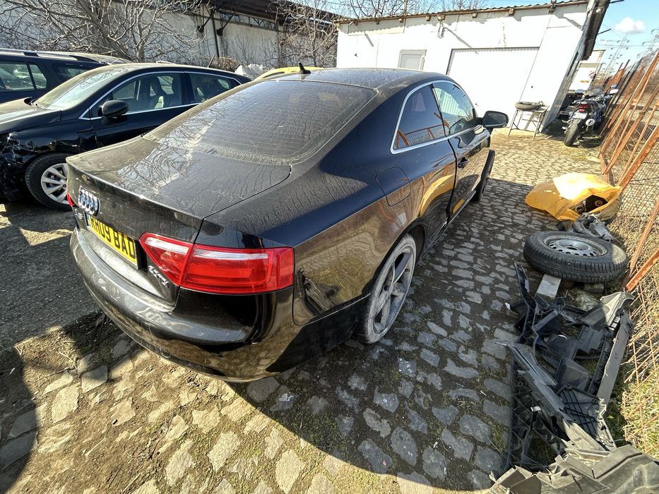 Dezmembrez Audi A5 diesel 2010