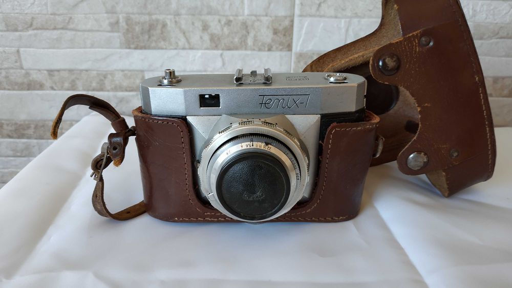 Стар механичен фотоапарат с калъф - Fenix 1b - 1962 година