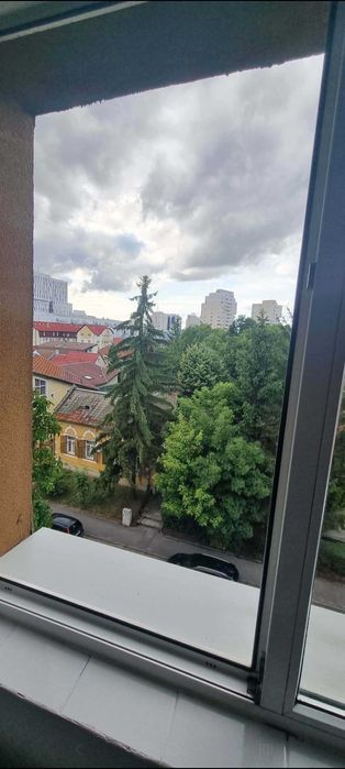 Ofer garsoniera spre închiriere vis - a- vis Afi !
