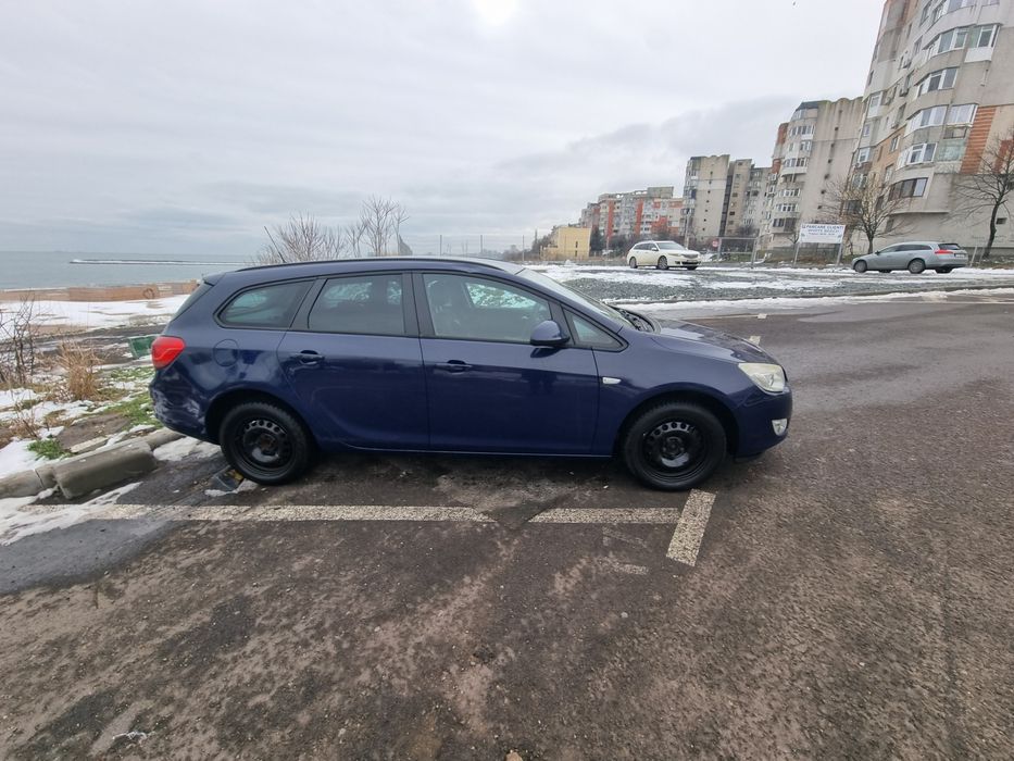 Opel Astra j 1.7 cdti sports tourer 2011 270.000 km