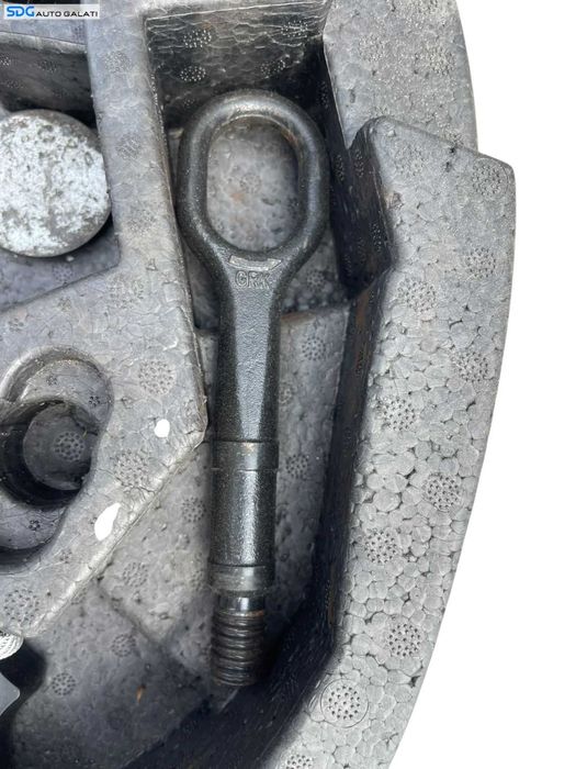 Kit Cric Spuma Suport Trusa Rezerva Cheie Roti Cui Carlig Remorcare Tractare Infiletant Volkswagen Toura 1T1 1T2 1T3 2003 - 2015 Cod 1T0012109 1T0011031A [B4449]