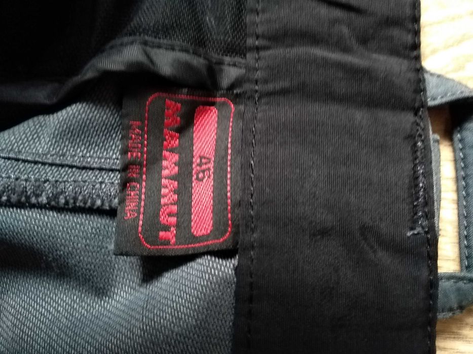 pantaloni Mammut marime 46 și borseta mammut