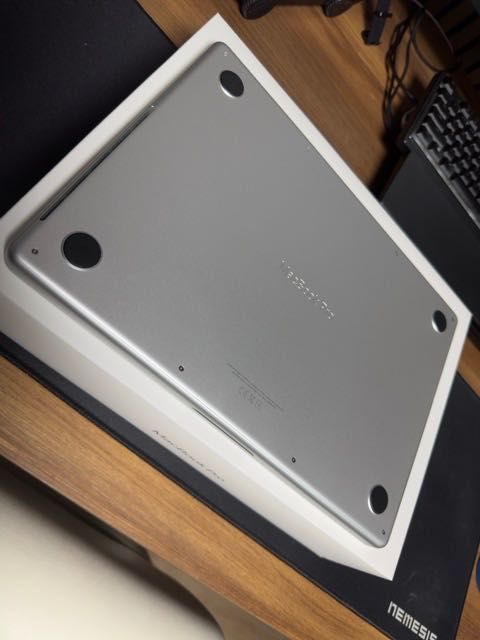 MacBook PRO M4 24gb Ram 12c/16c GPU /512GB SSD