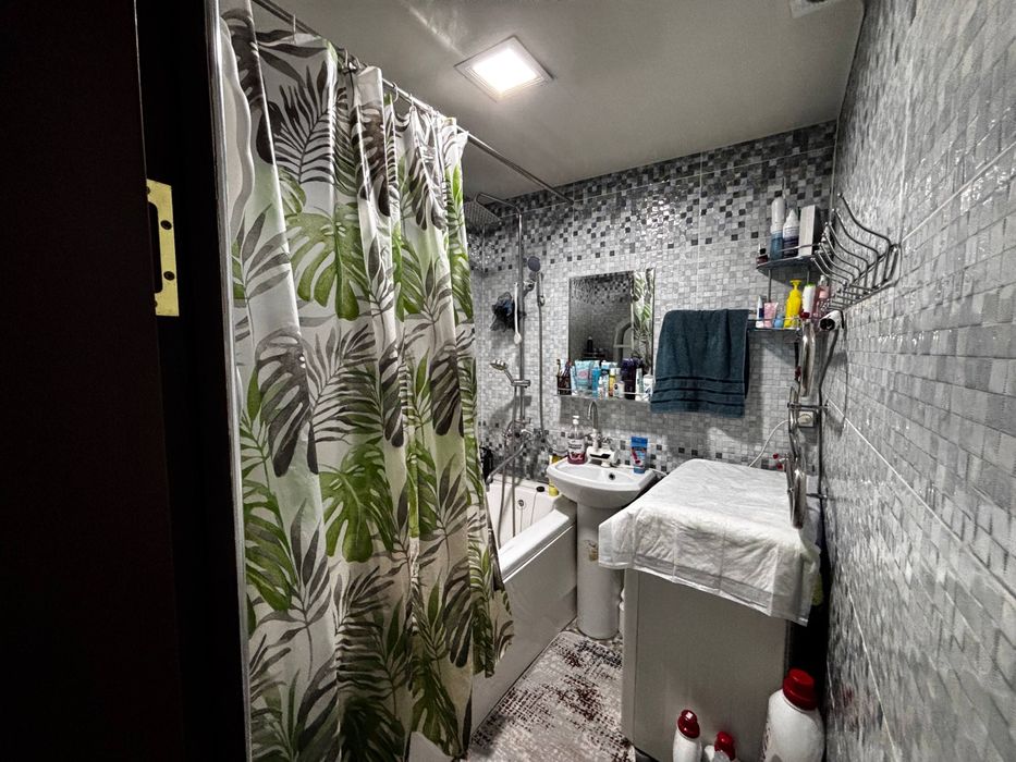 Продаётся своя 3-х комнатная квартира