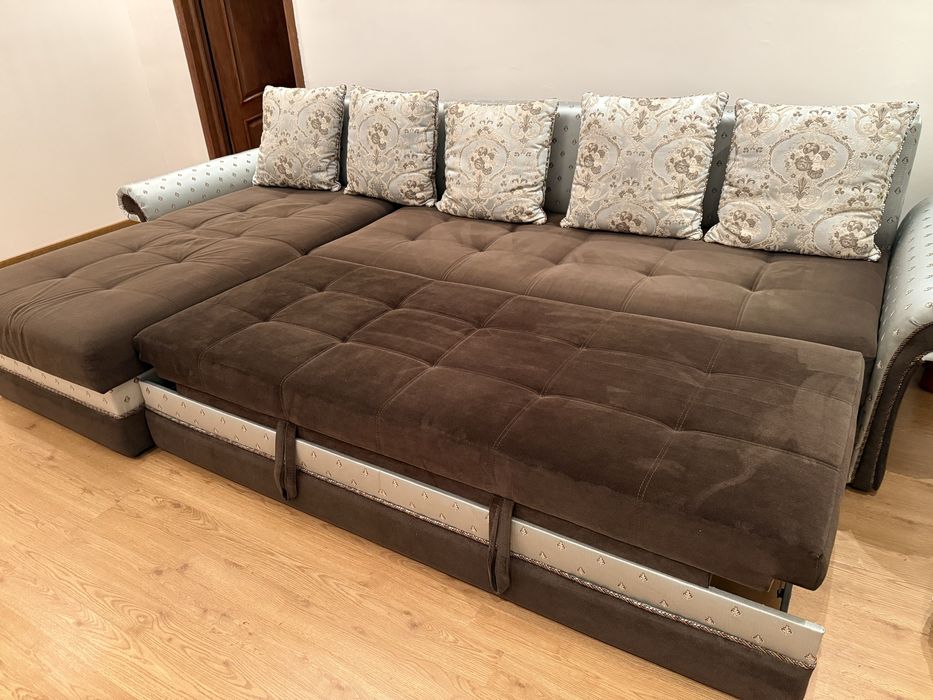 Диван угловой просторный в отличном состоянии